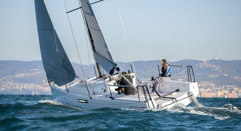 First 27 SE sailing