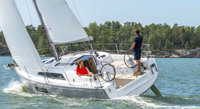 Oceanis 31.1 sailing