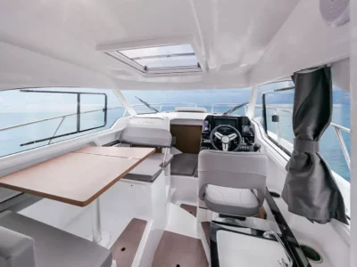 Antares 8 interior